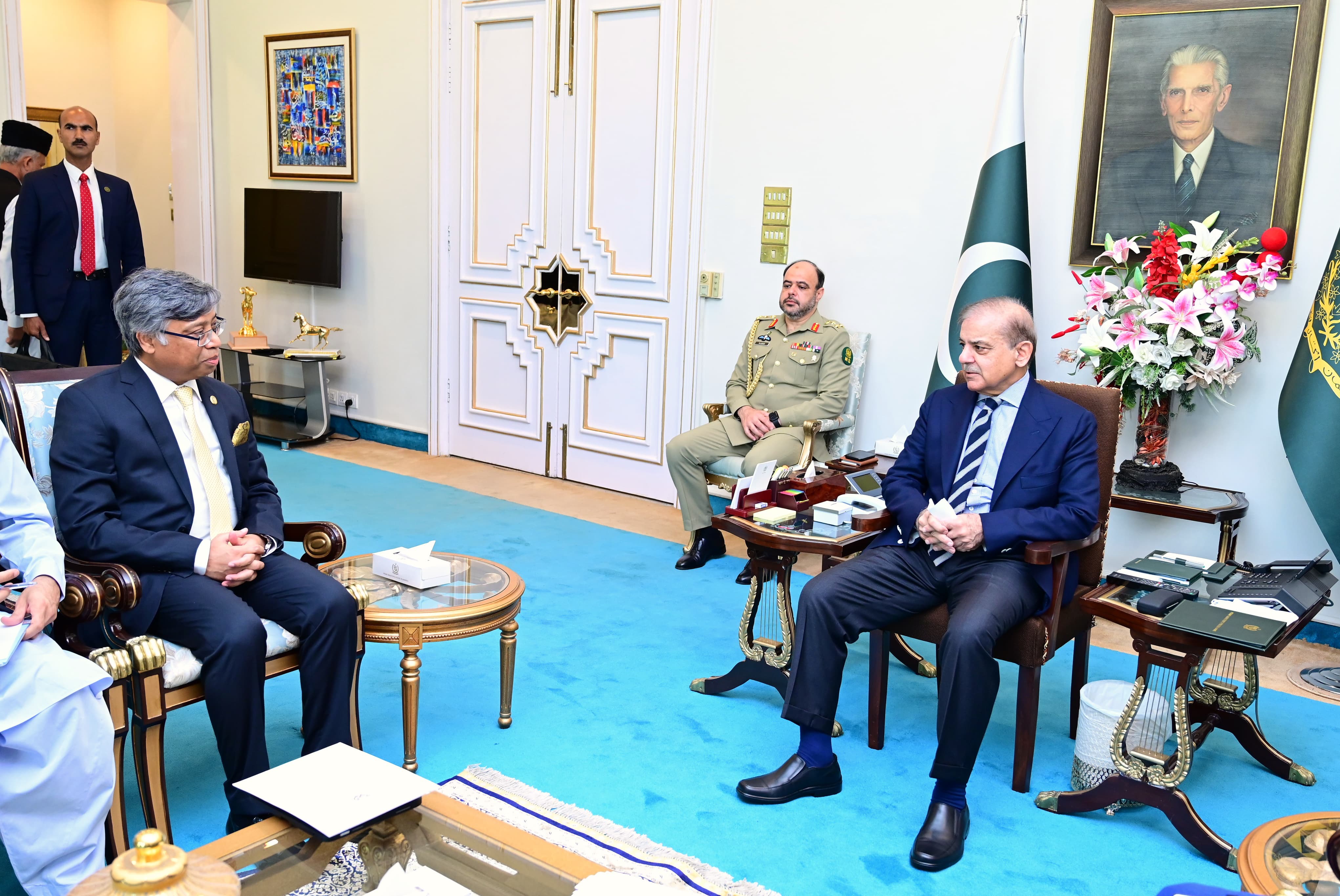 H.E. The Secretary General paid a courtesy call on His Excellency Mr. Muhammad Shehbaz Sharif, Prime Minister of the Islamic Republic of Pakistan in Islamabad